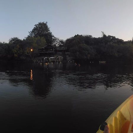 Caprivi Houseboat Safari Lodge 카티마무릴로 외부 사진