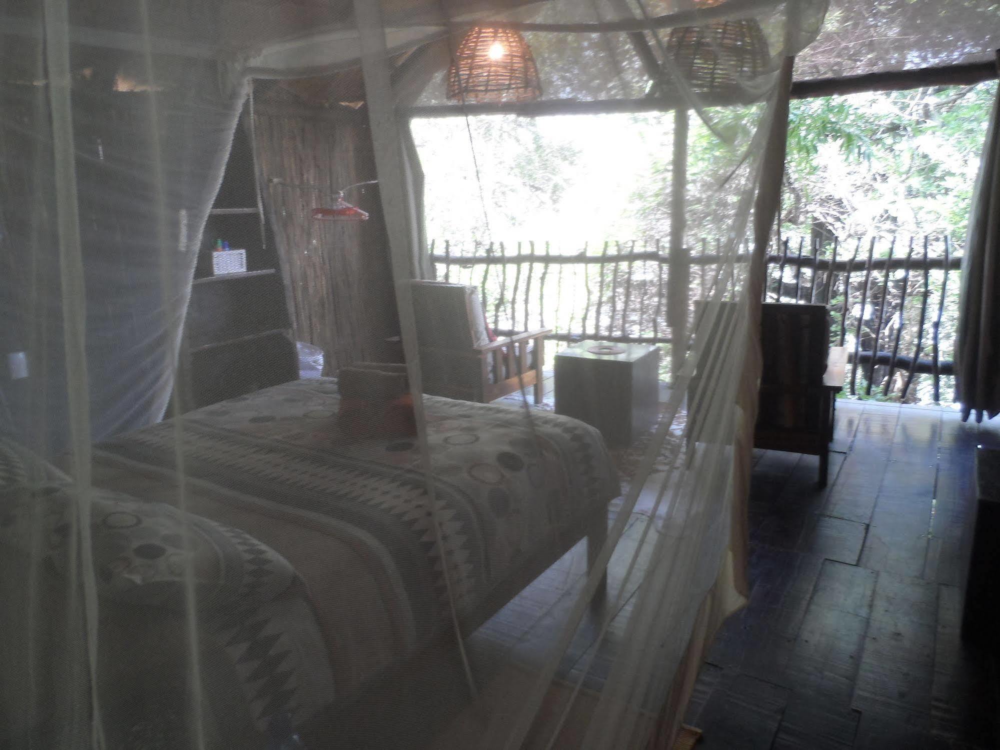 Caprivi Houseboat Safari Lodge 카티마무릴로 외부 사진